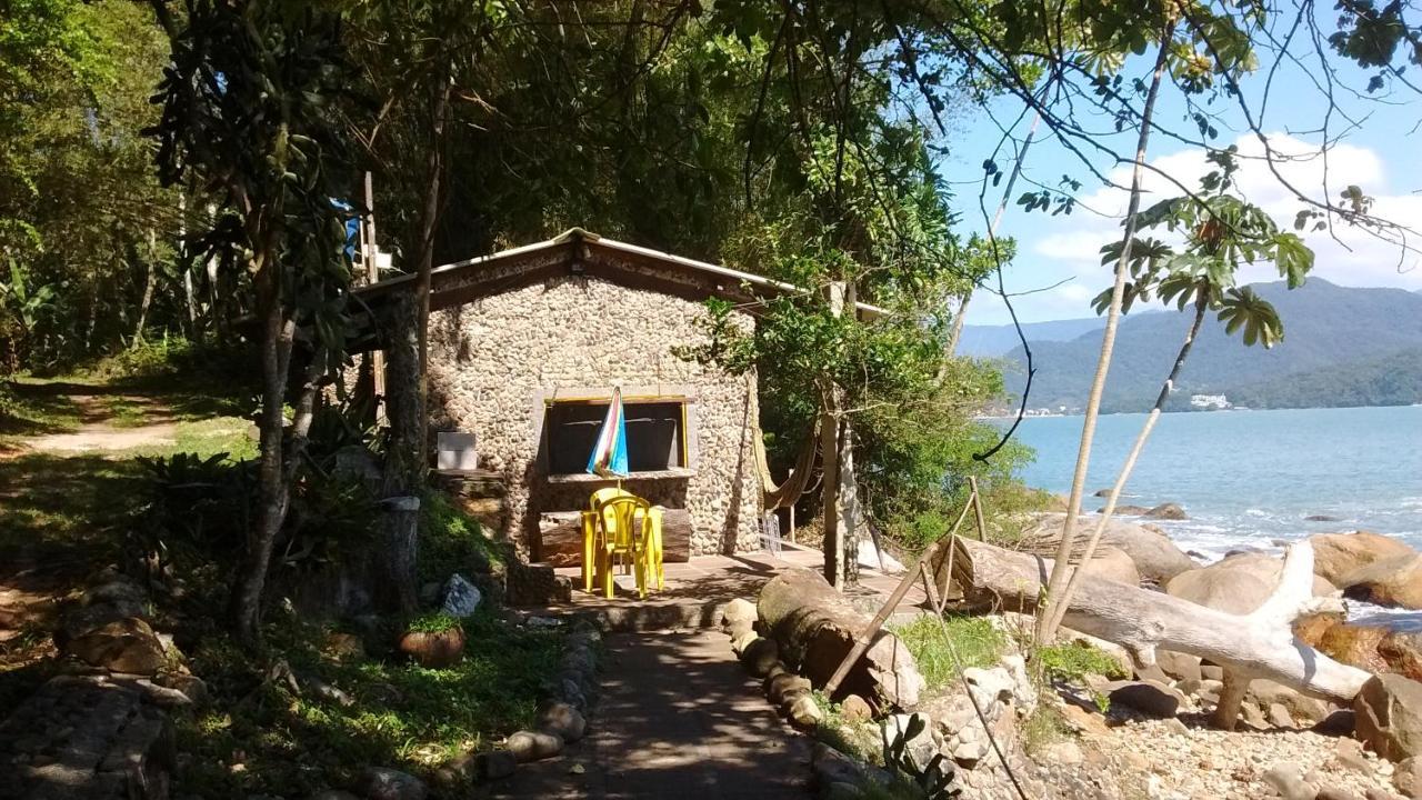 Casinha De Pedras A Beira Mar Em Sp *